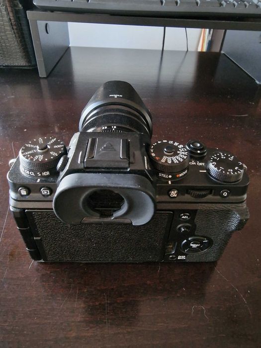 Fujifilm XT4 com XF 18-55mm em muito bom estado.