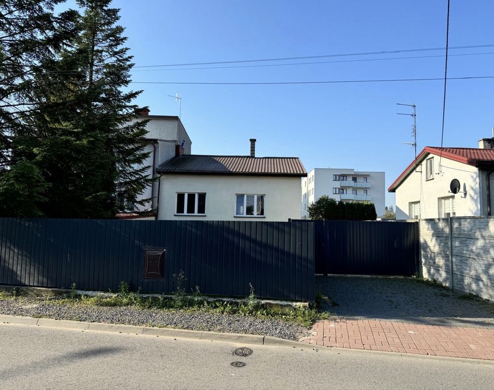 Sprzedam dom z dużym podwórkiem w centrum Siedlec.