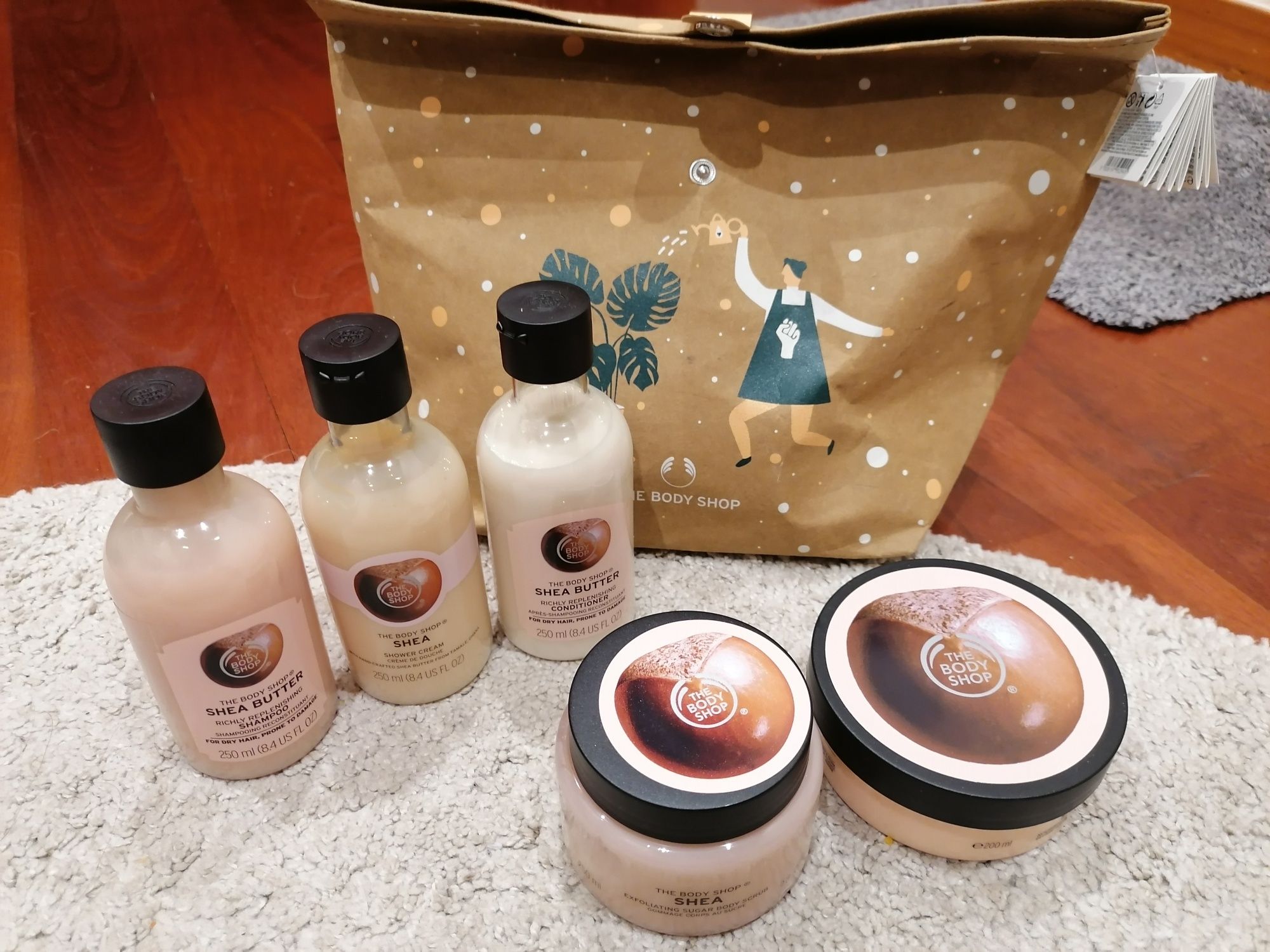 Body shop - Nourishing Shea Ultimate Gift Bag