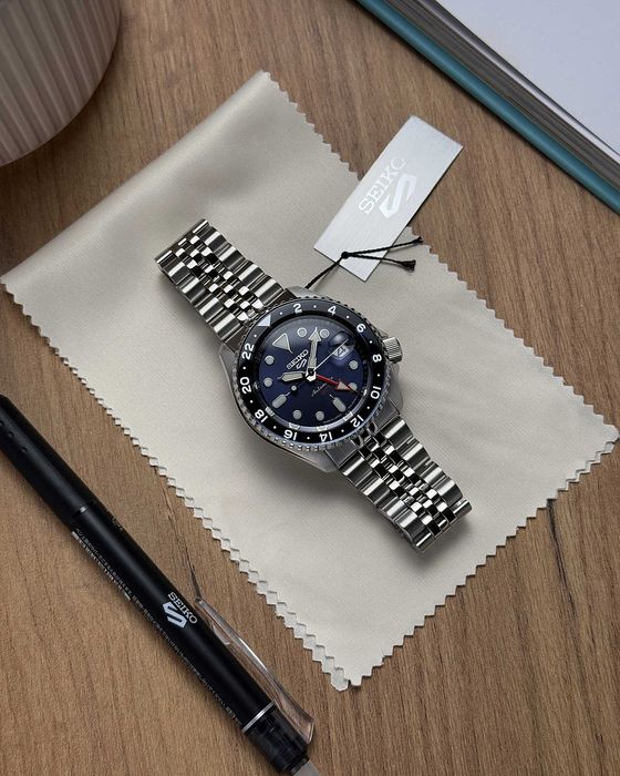 Годинник Seiko 5 Sports GMT SSK003K1