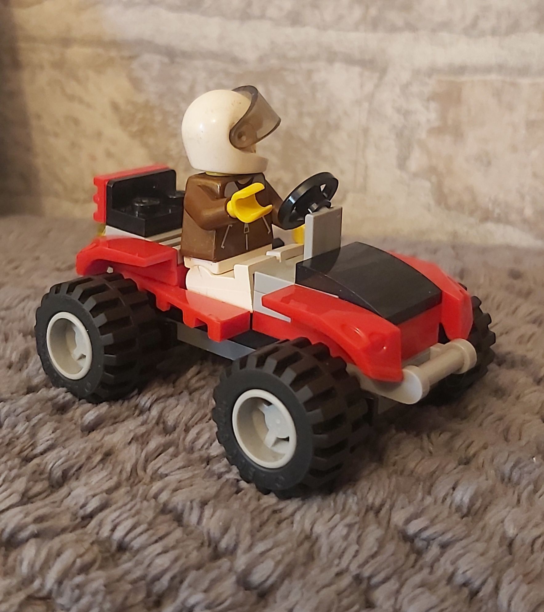 Lego auto z figurką