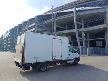 Usługi transportowe Poznań Przewóz towarów i maszyn Auto z windą