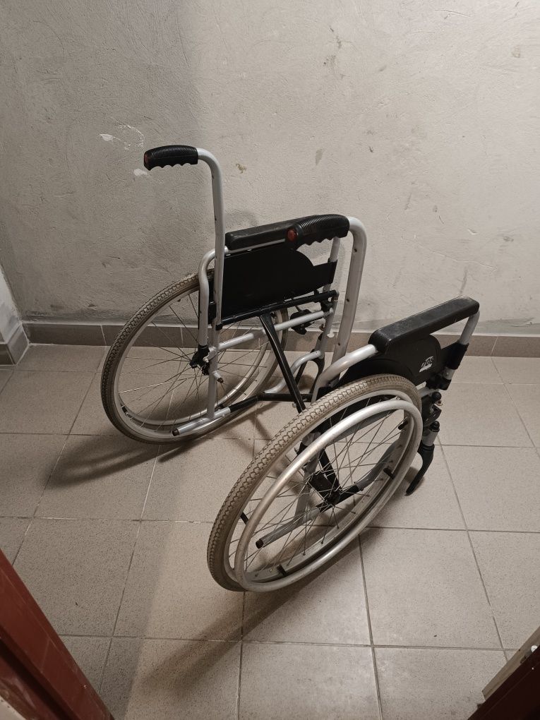 Części wózek inwalidzki Vermeiren 708 Delight rama koła podłokietniki