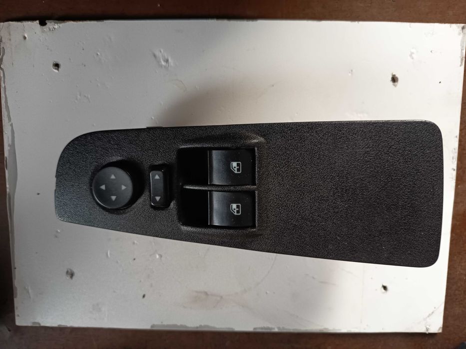 Fiat Grande Punto przełącznik szyb lewy FV transport/dostawa