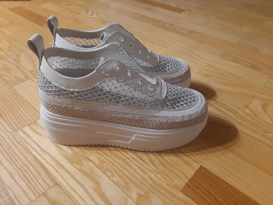 Кросівки жіночі білі шкіра літні з паєтками