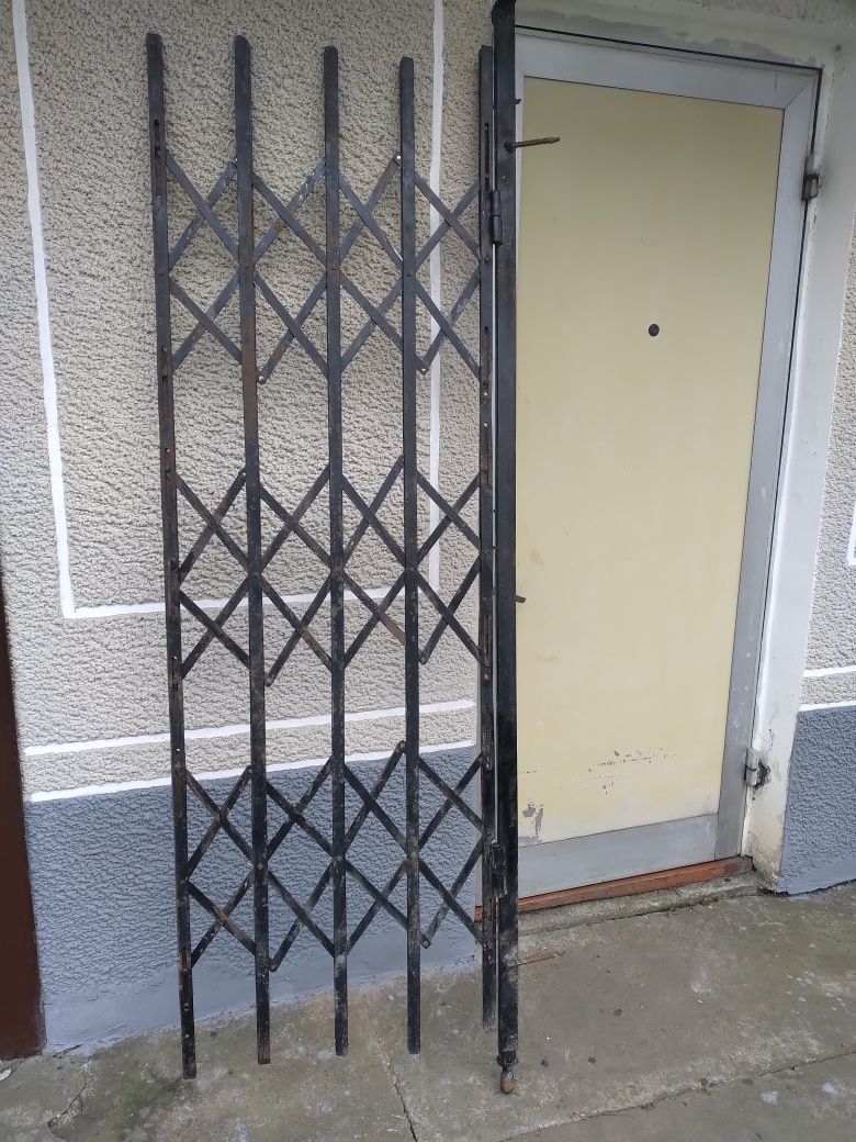 Розсувні захисні металічні двері