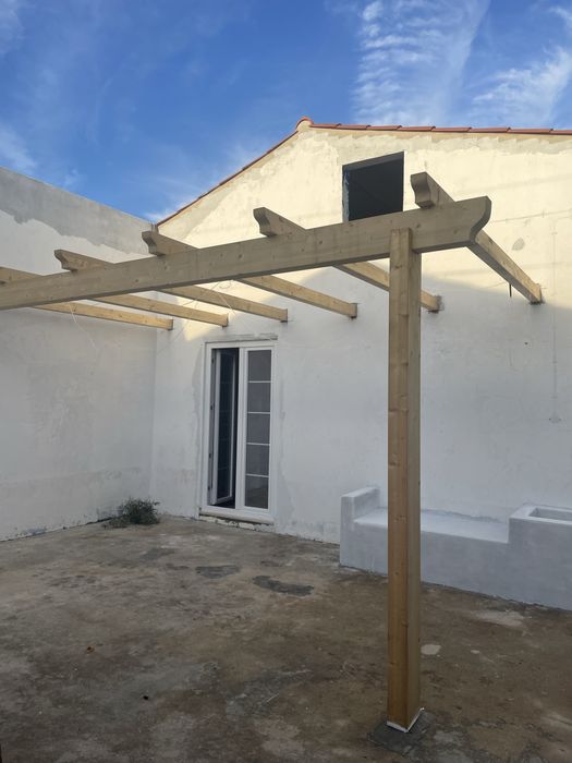 Vendo pequena quintinha parcialmemte remodelada