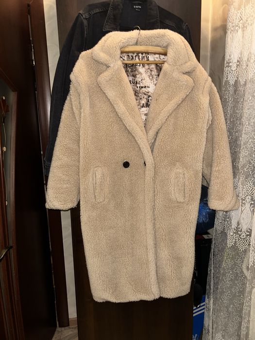 Шуба бежевая из искуственного меха