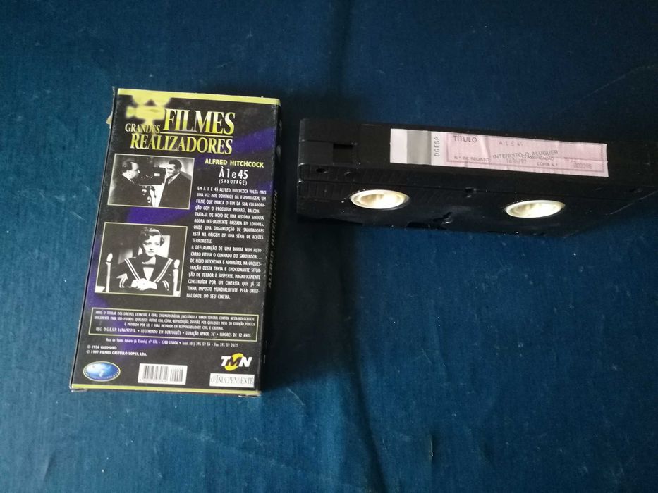 At 1:45 (Alfred Hitchcock) (Cardboard Box) VHS64285870567298121