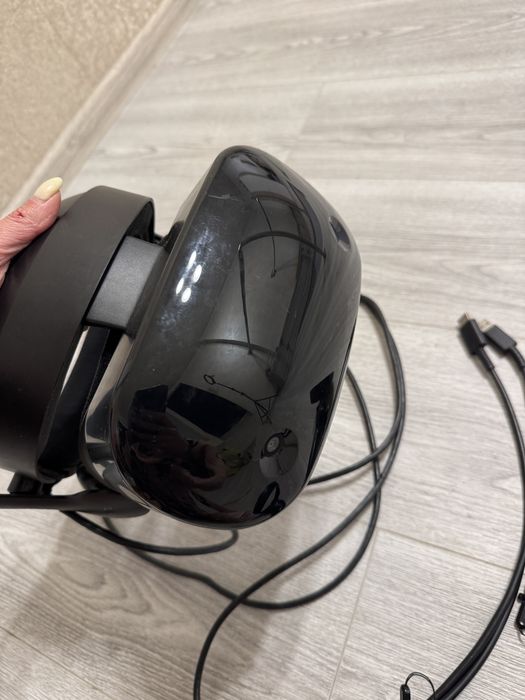 Samsung HMD Odyssey — VR-шолом з контролерами