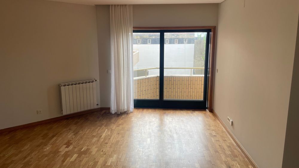 Apartamento T1+1 Madalena em condomínio fechado.