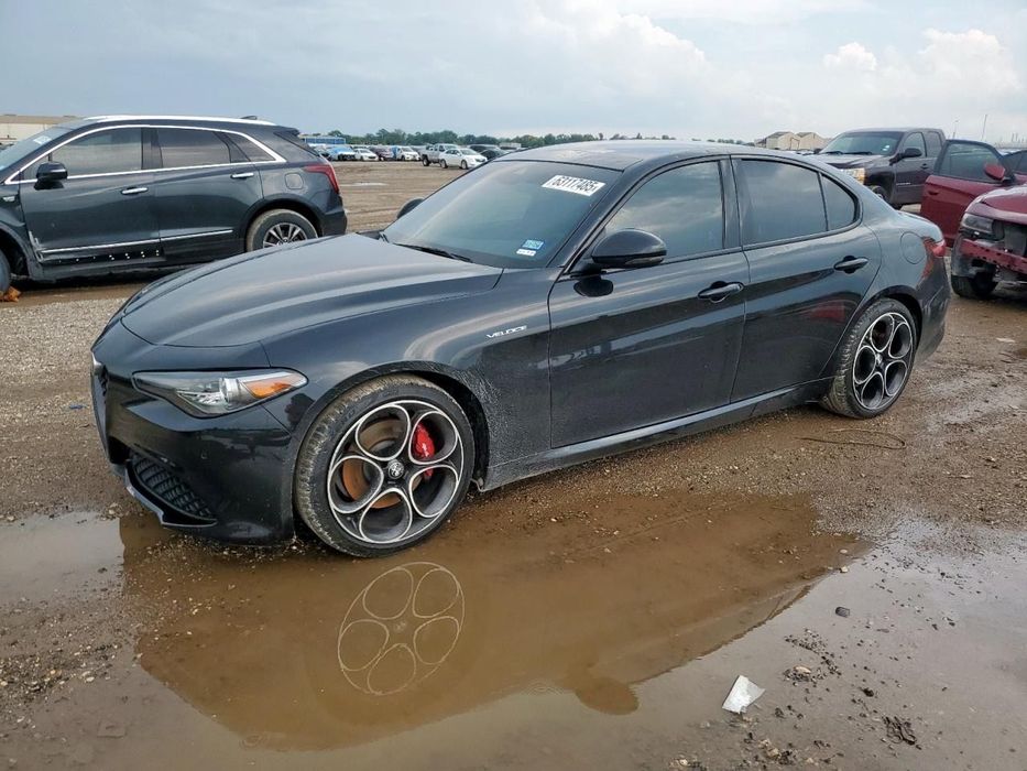 Alfa Romeo Giulia piękne czerwone skóry, niski przebieg