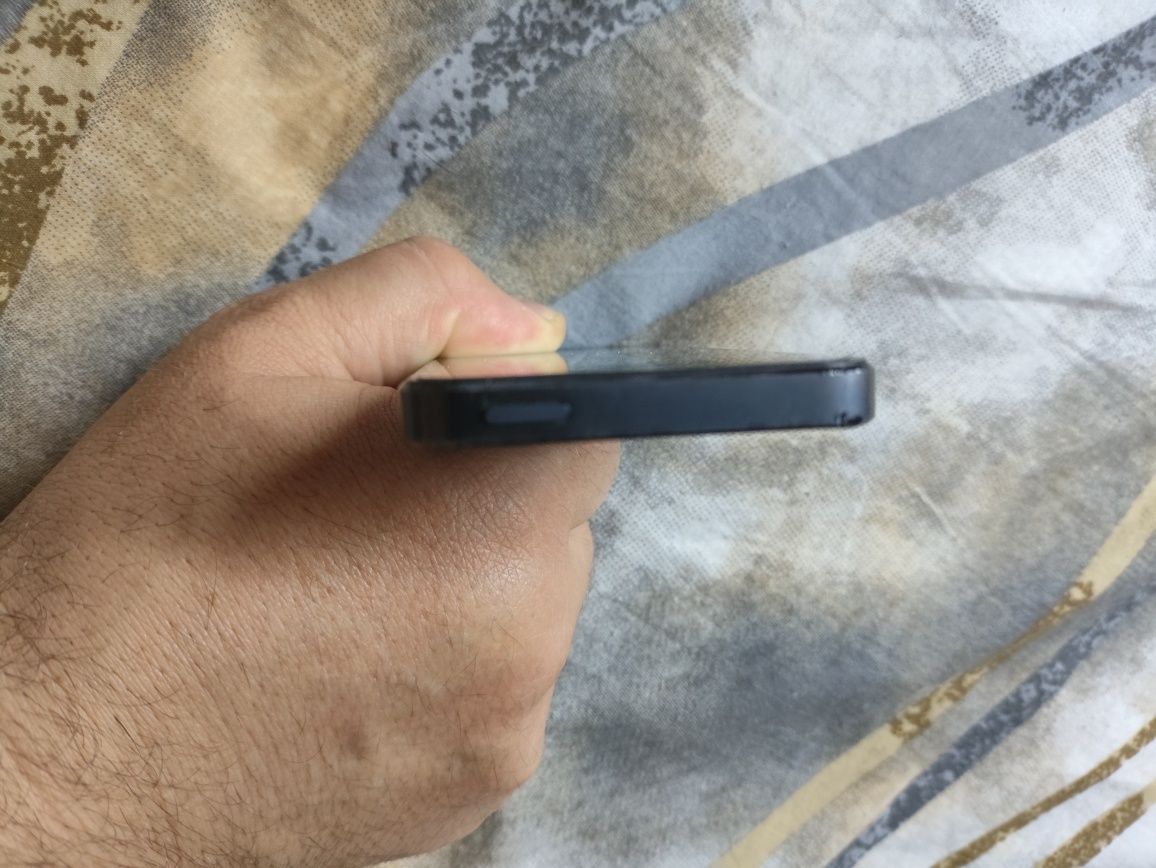 Продам iPhone 5 .