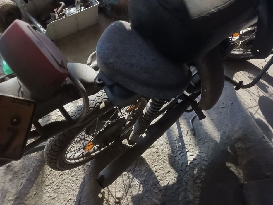 Vendo 2 motas casal de 4 velocidades com documento novo atualizado.