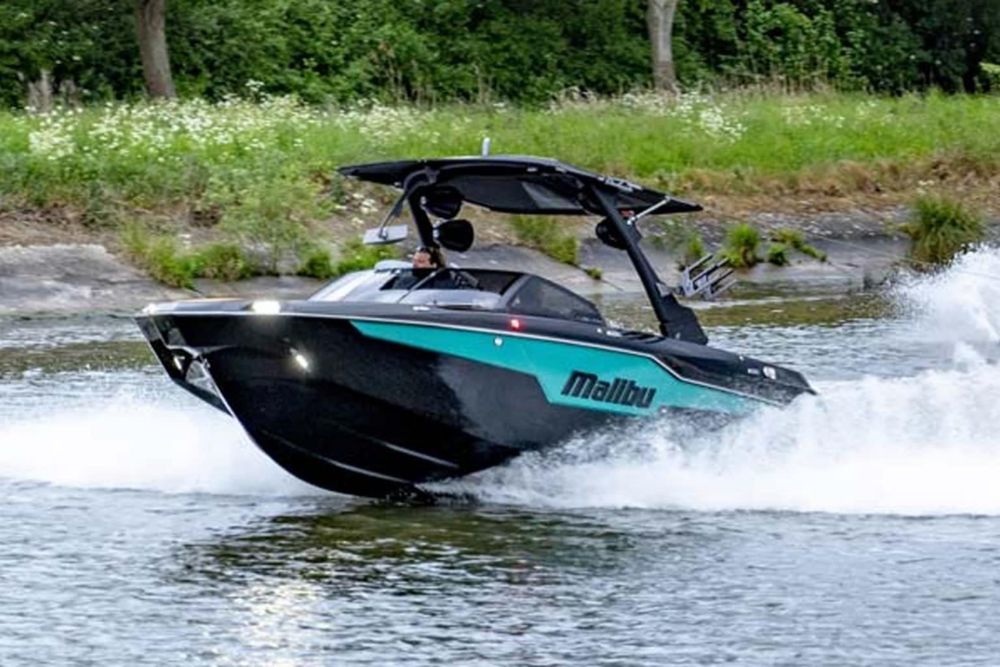 Motorowka wakesurf wakeboard mastercraft malibu axis centurion nautiqe
