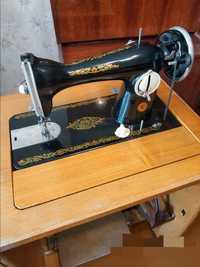 Швейная машина Подольск со столом-тумбой