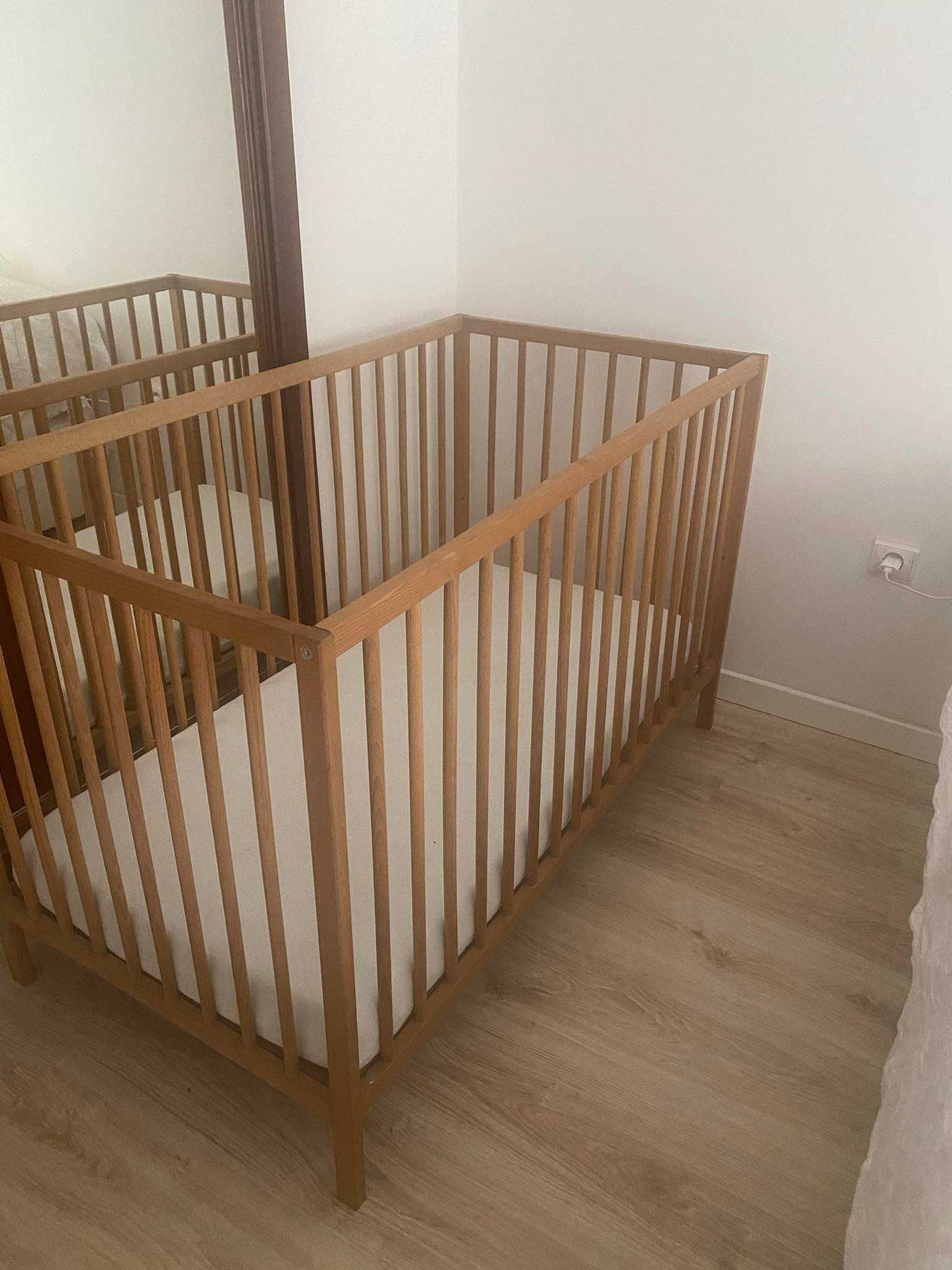 Cama de criança em madeira