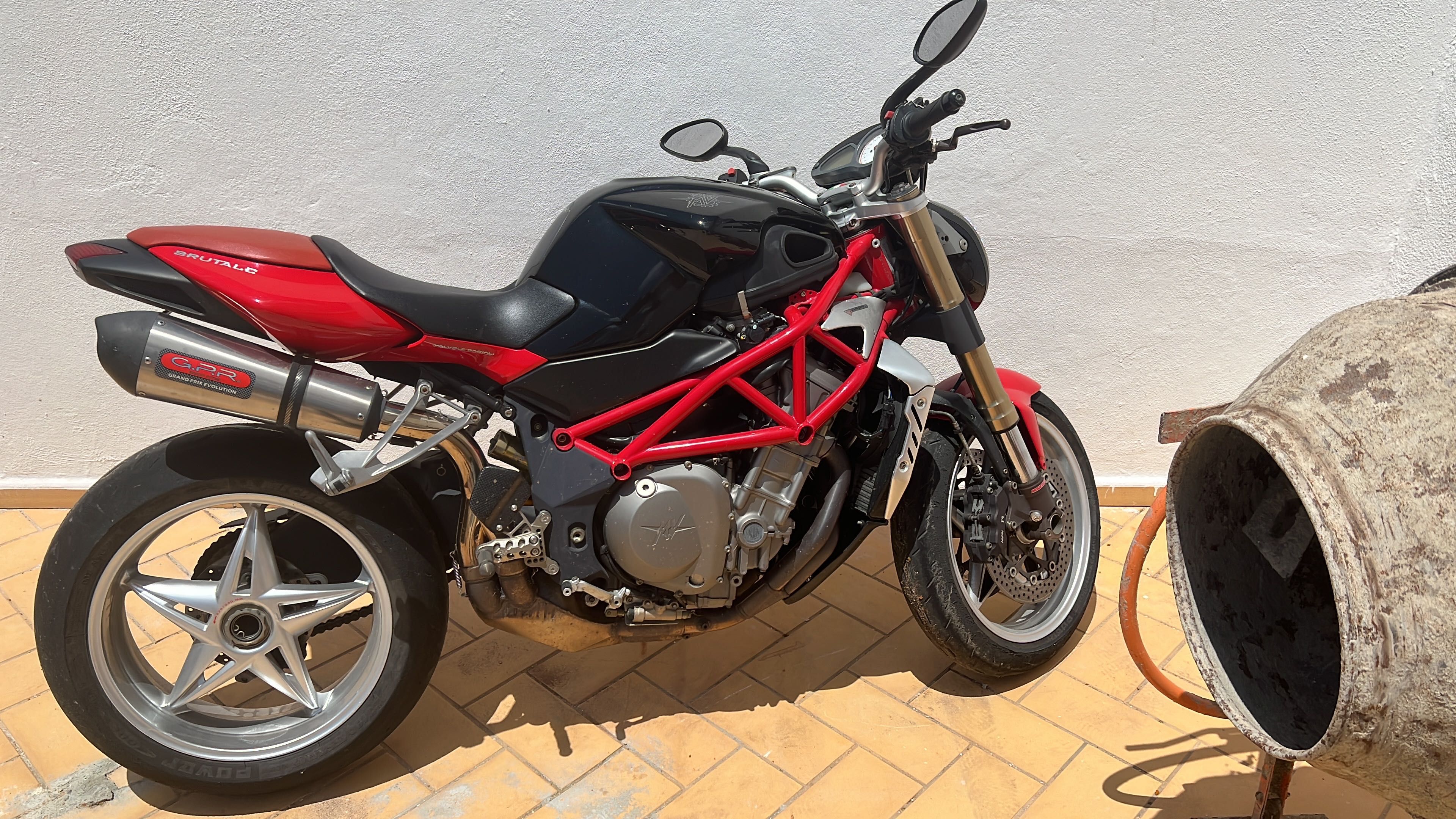 MV AUGUSTA 910s Brutal