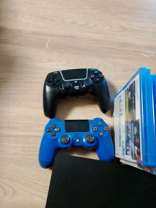 Konsola ps4 + gry