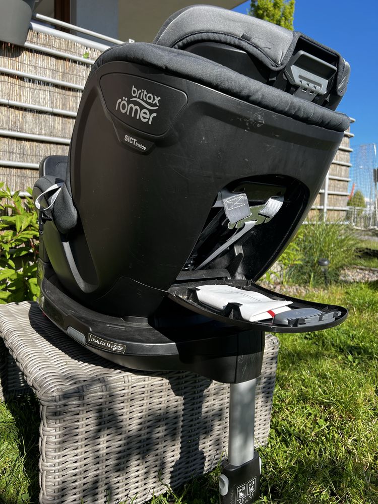 Obrotowy fotelik samochodowy Britax Römer DUALFIX M i-SIZE 18kg 105cm