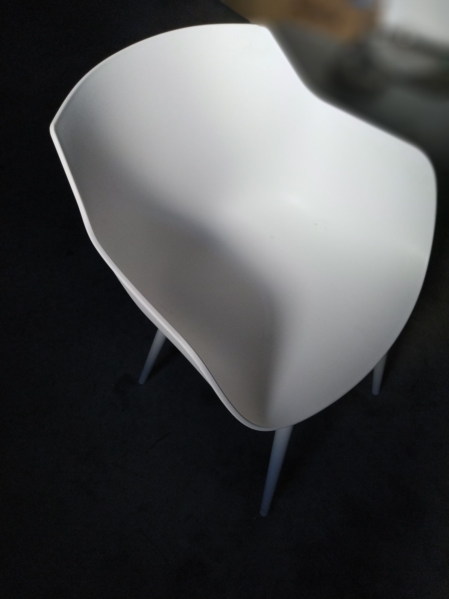 Krzesło kubełkowe białe