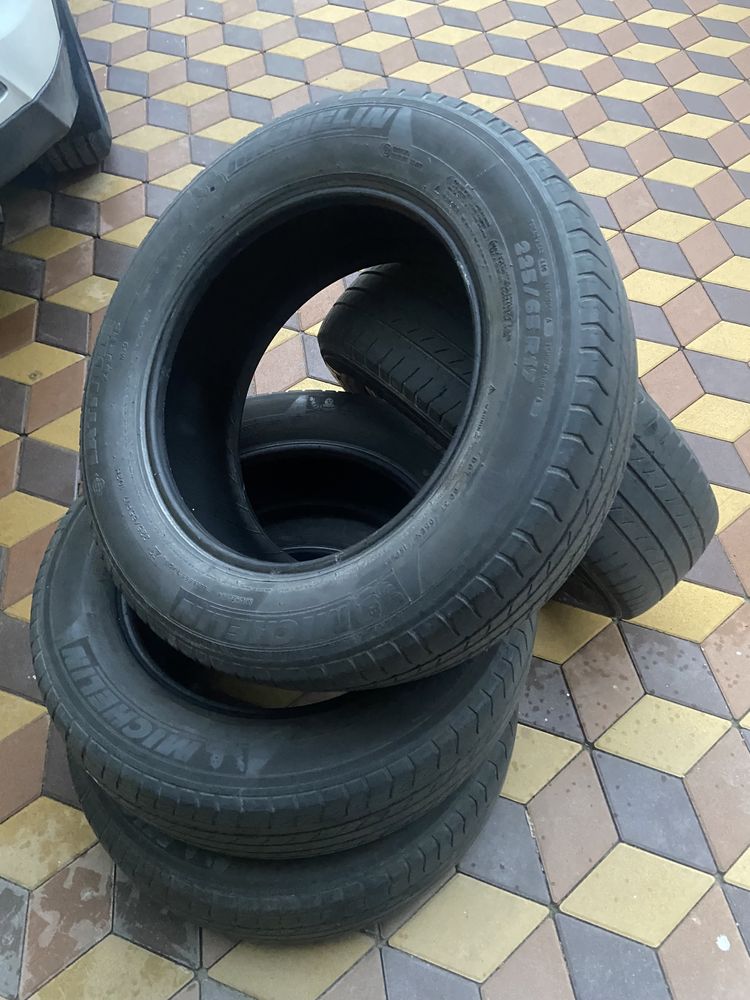 Демисезонная резиная 225/65 R17