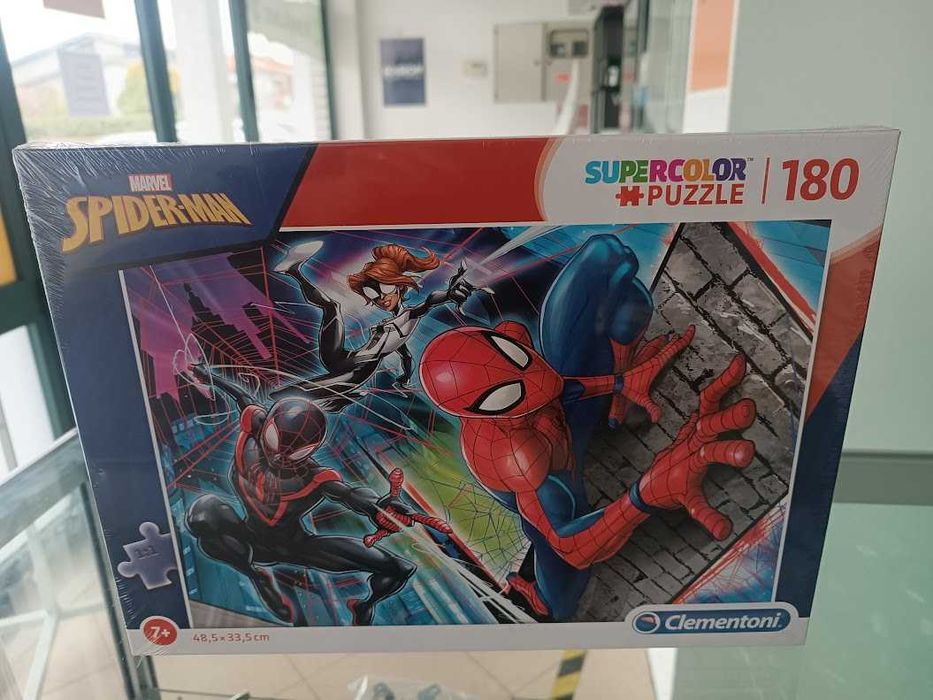 Puzzle Clementoni Spider-Man Trio in Action  48,5x33,5cm 180 peças