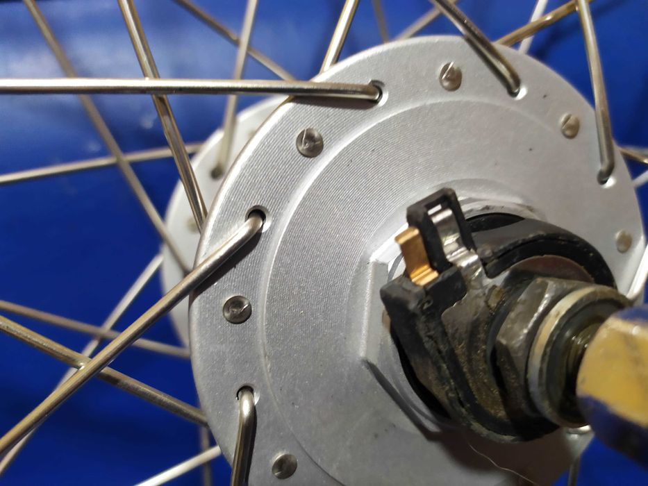 Колесо 28 Shimano Nexus, динамовтулка, нерж. спицы