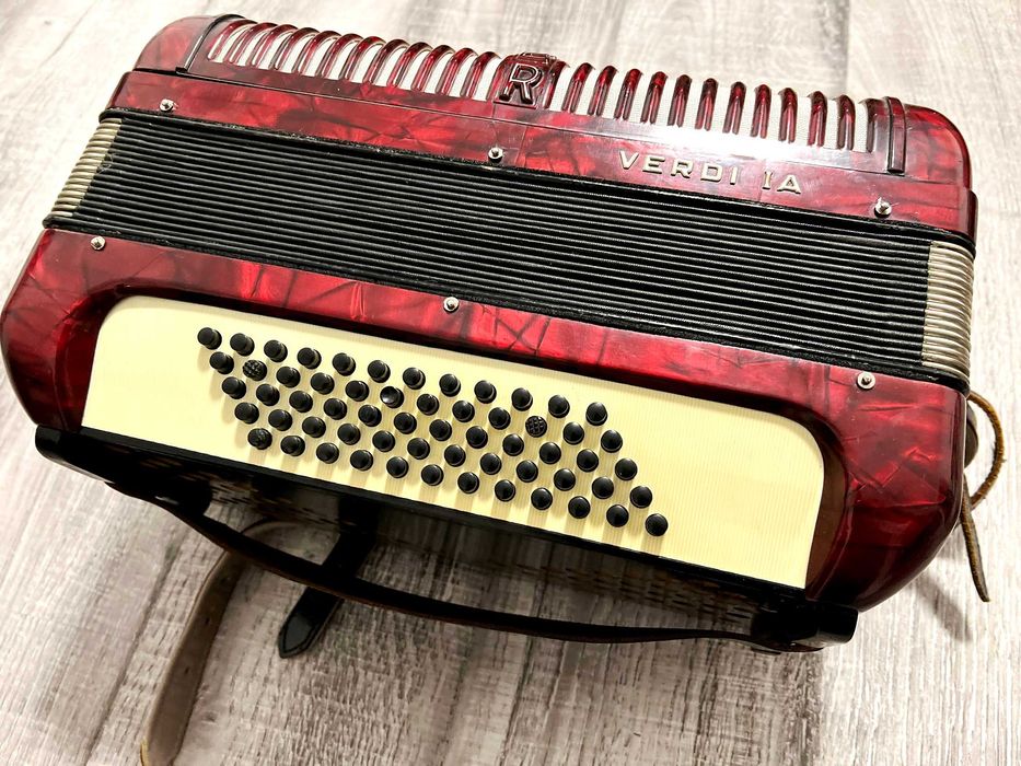 Терміново продам свій акордеон Hohner Verdi IA Piano відмінн стан