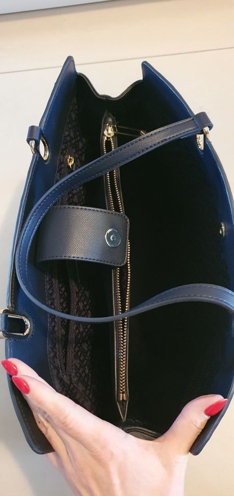 Torebka Tommy Hilfiger duża do ręki granatowa