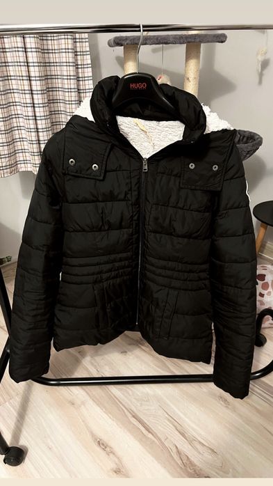Damska ocieplana czarna kurtka pikowana kurtka Hollister M
