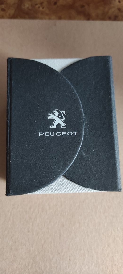 Годинник Peugeot