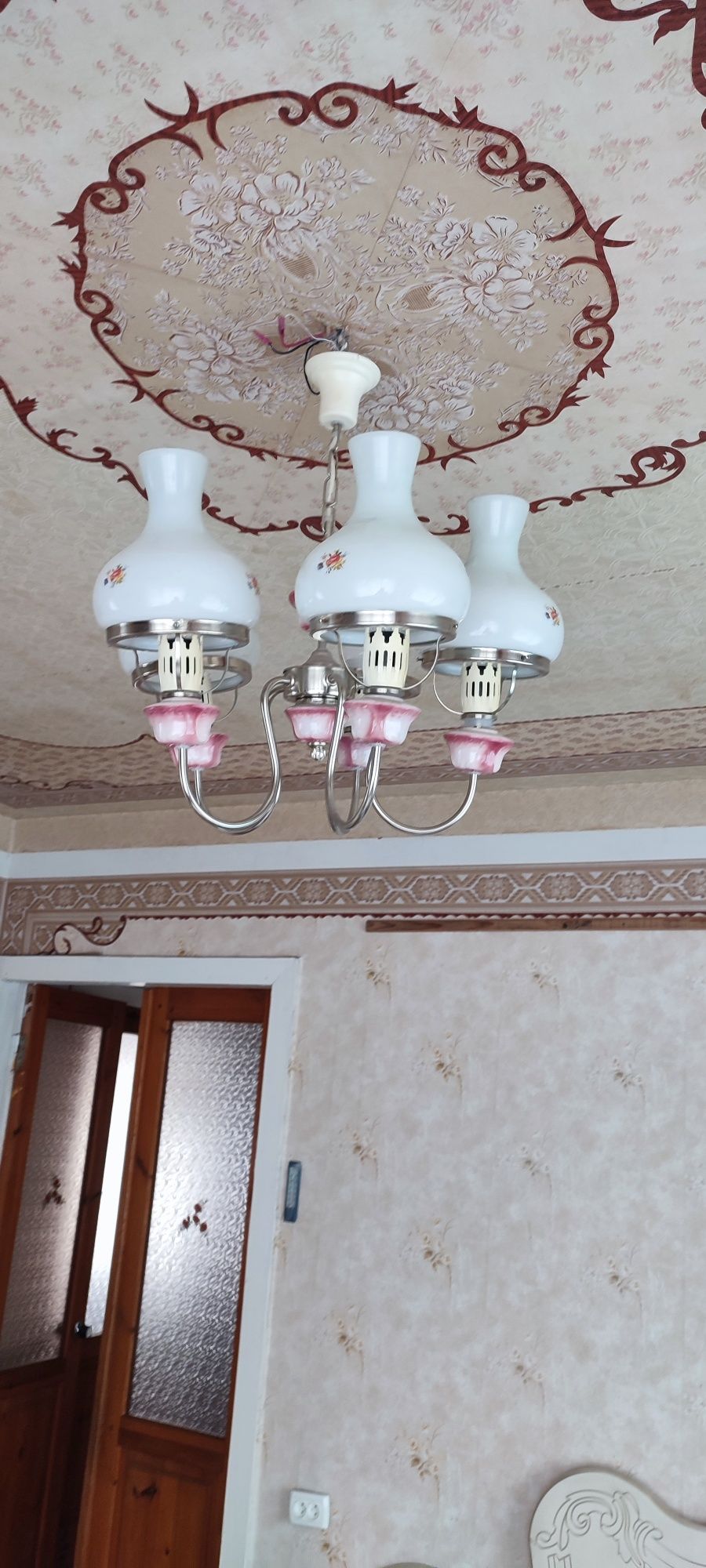 Продам гарну люстру