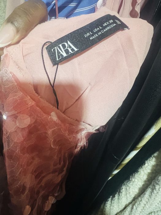 Vestido rosa com lantejoulas da ZARA