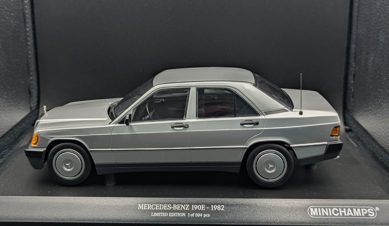 Mercedes Benz 190E Minichamps масштаб 1:18