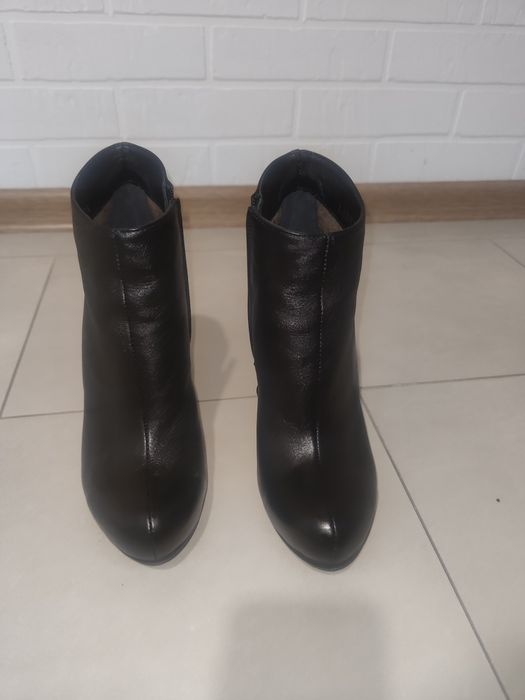 Черевики, ботінки, чорні на каблуку