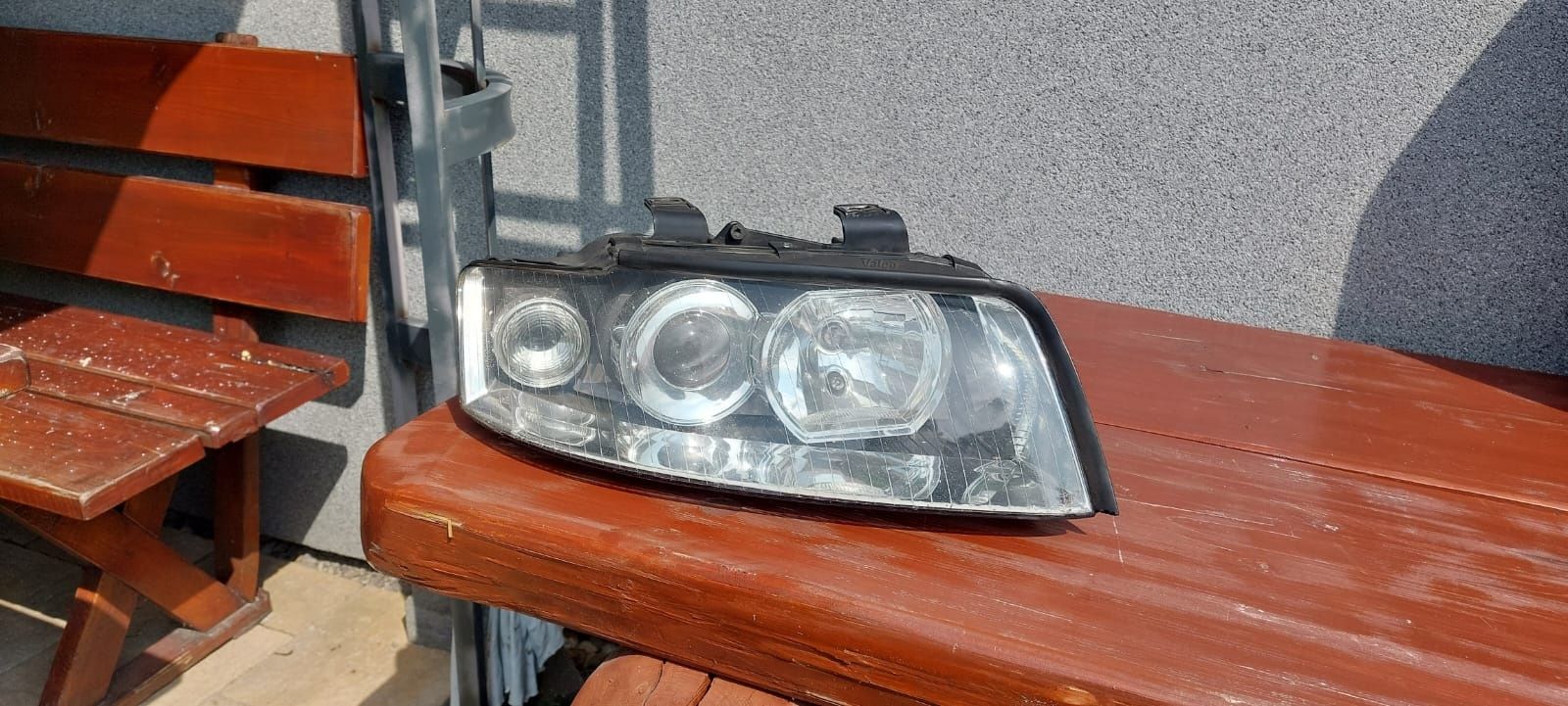 Lampa przednia prawa Audi A4 B6 kompletna wraz z silniczkiem Valeo