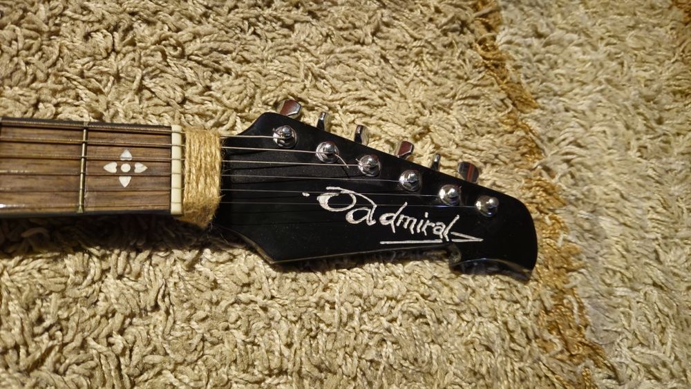 Silent гітара з можливістю грати в навушниках