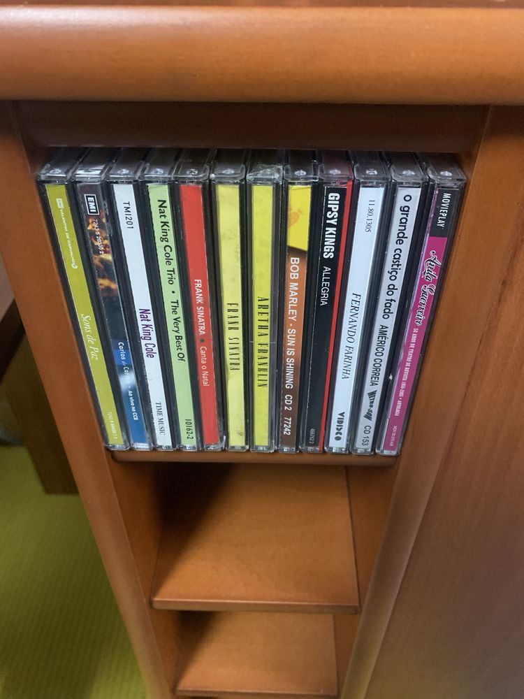 Móvel de CD'S em cerejeira rotativo