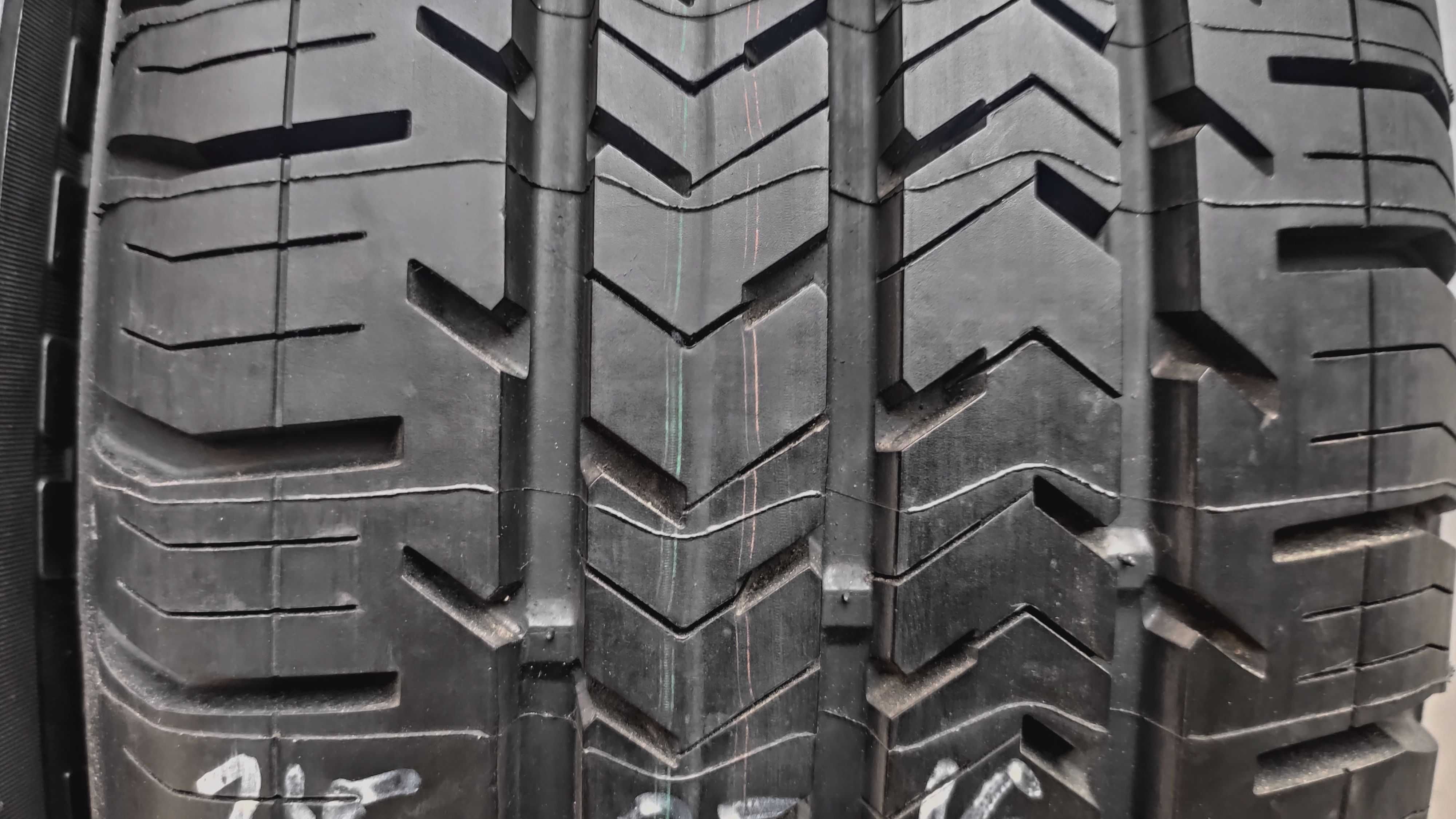 Шини 215/65R16C. Michelin. нові. с