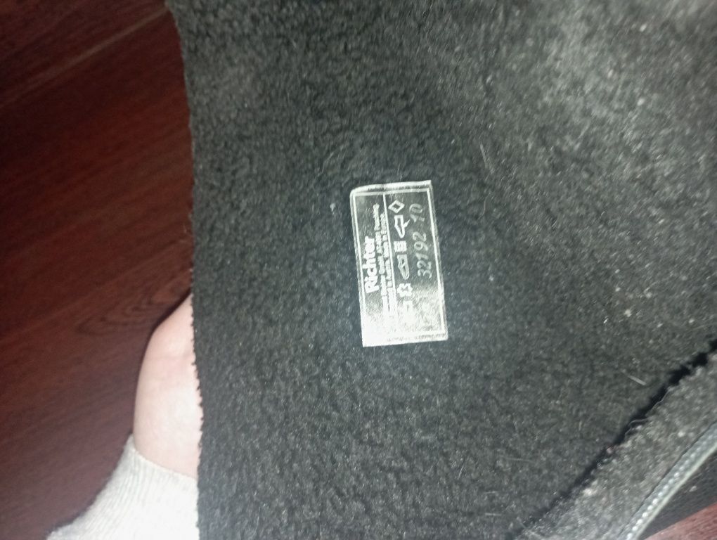 Продам зимние женские сапоги.