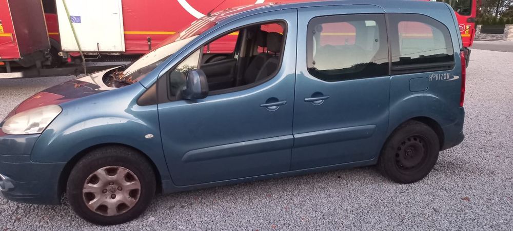 Citroen Berlingo Peugeot partner lll KGQC drzwi przód prawe ładne