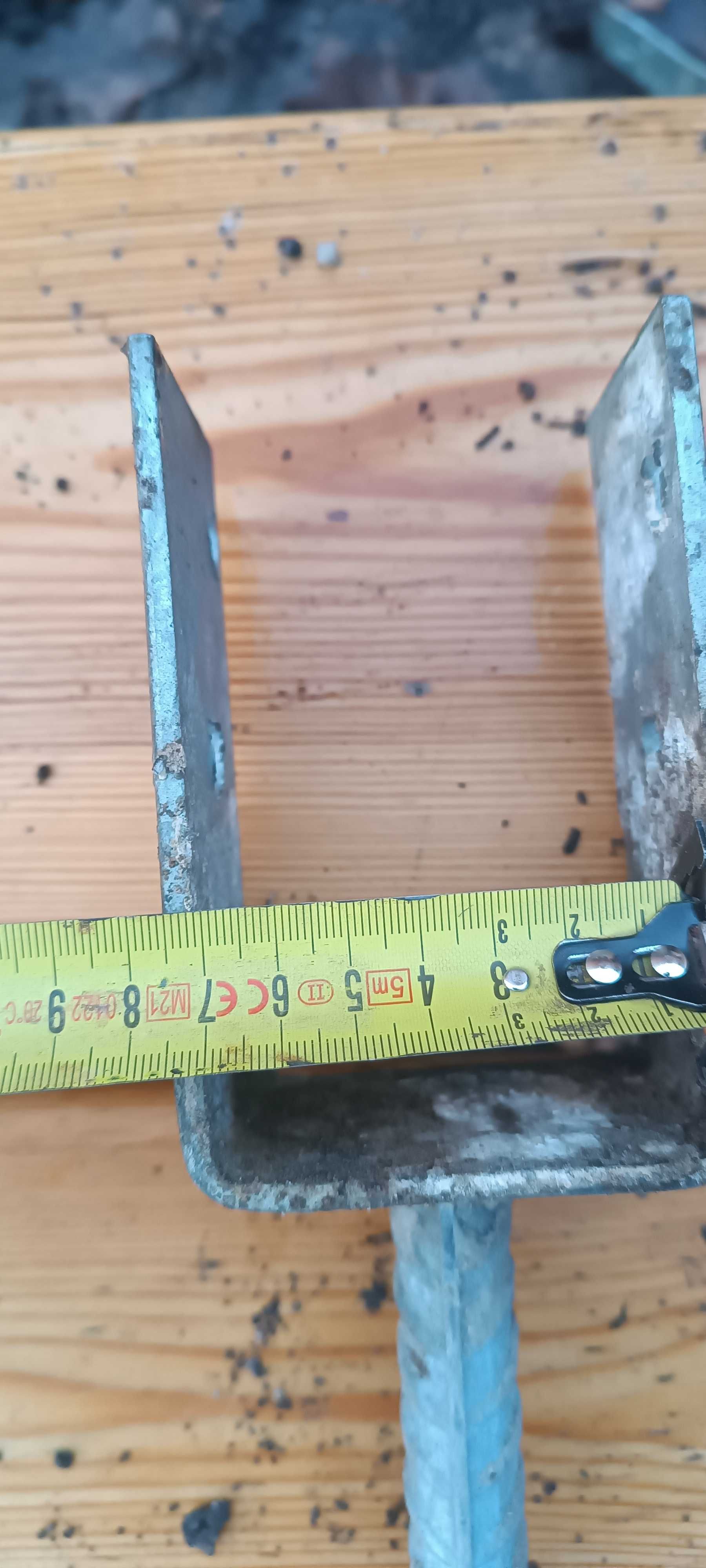 Podstawa  Słupa do  Wmurowania  Kotwa
