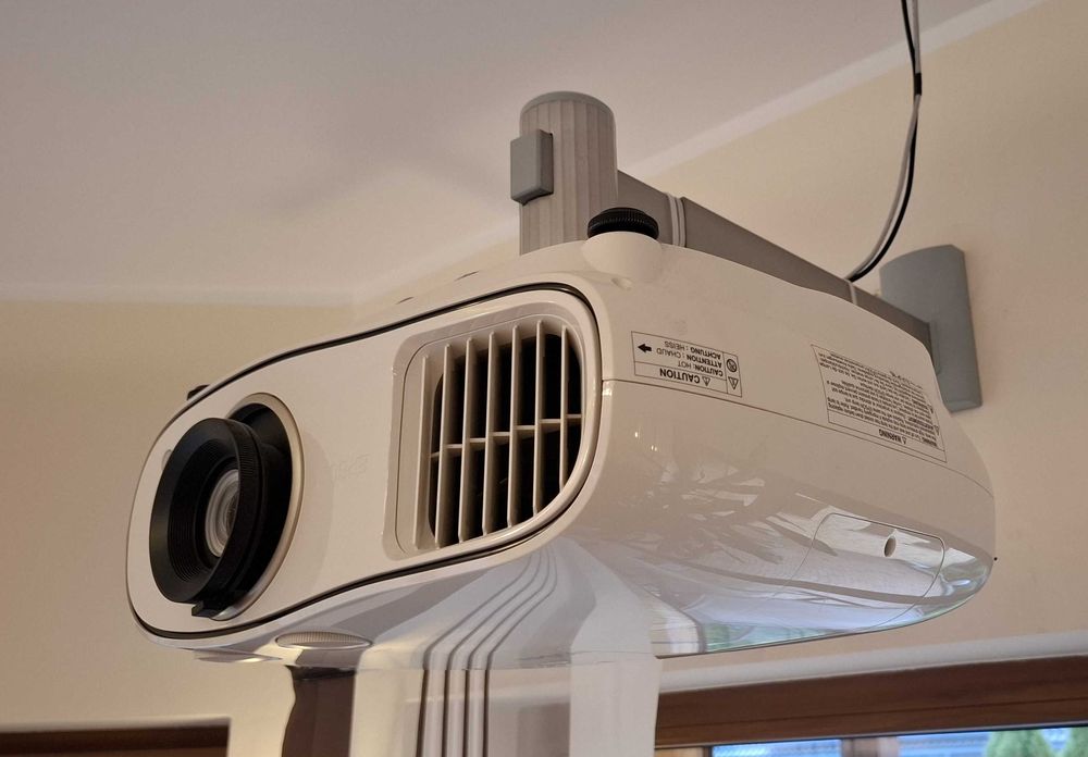 Projektor Epson tw-6700 świetny do 3d