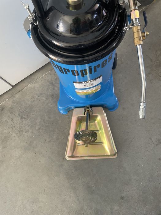 Bomba de massa 12 litros com pedal e rodas