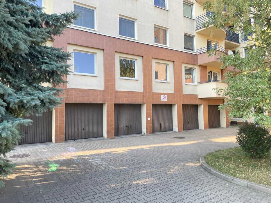 Garaż zamykany 18m2, samodzielny, ul. Skarbowców 90-100,