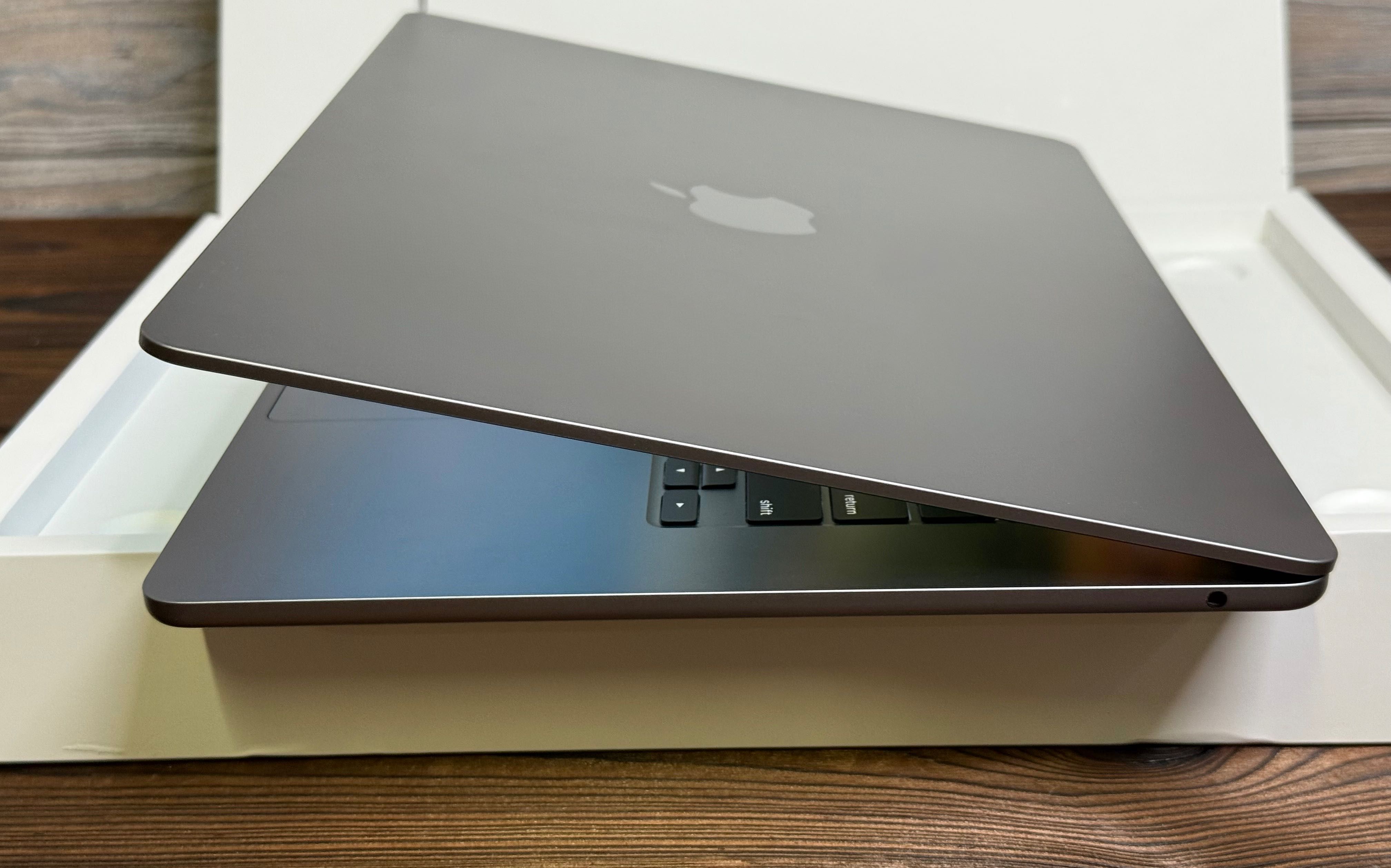 MacBook Air 15 Mid 2024 SpaceGray (MC9D4) M3 16/256SSD 950$ Гарантия
