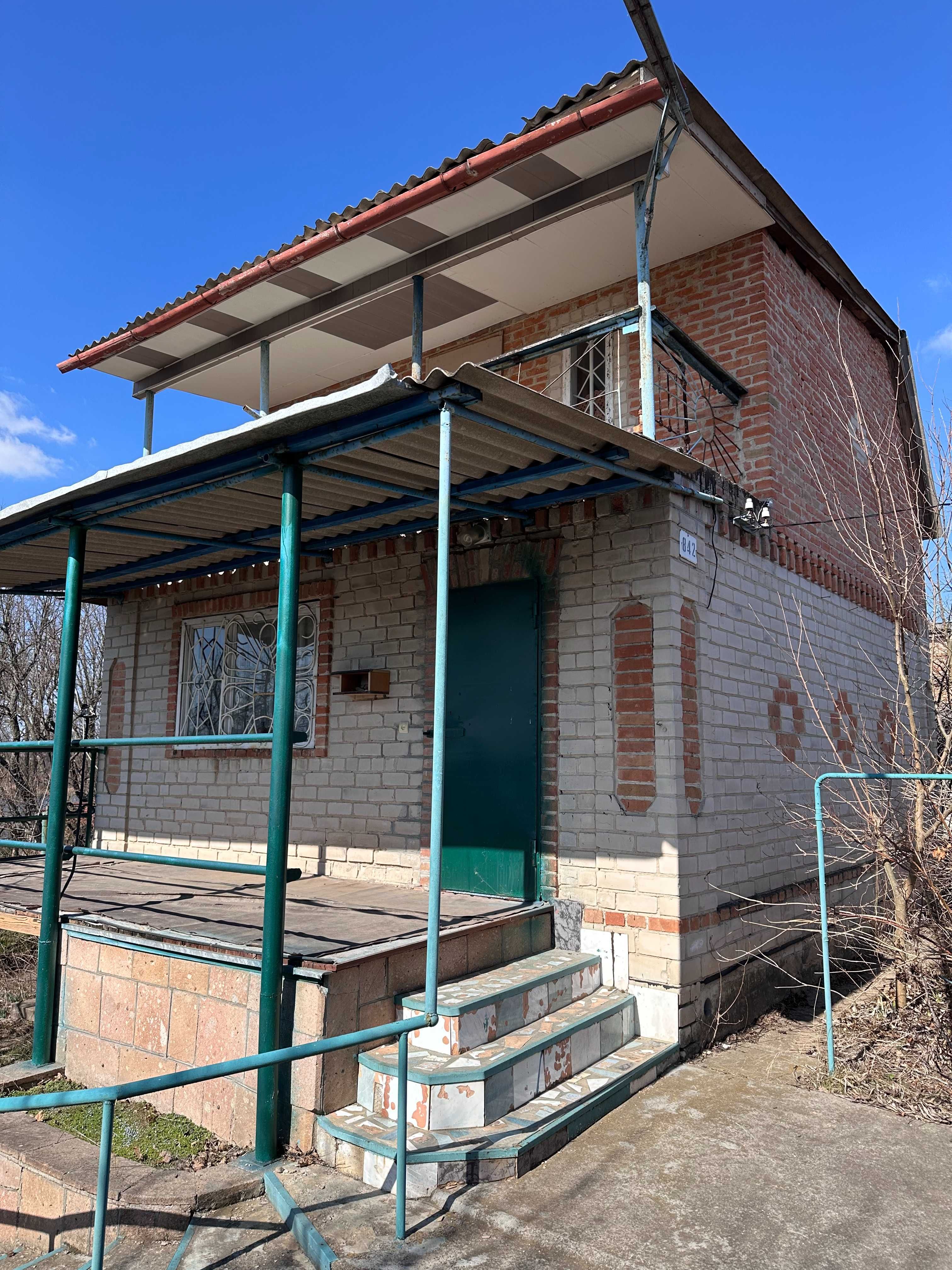 дача на березі річки