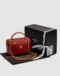 Chanel Classic Burgundy Lambskin Pearl Crush Vanity Bag Gold