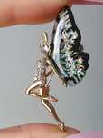 Broche / pregadeira fada dourado asas acrílico verdes glitter cristais